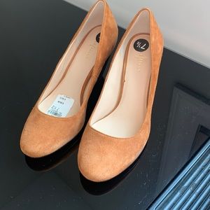 Suede light brown Cole haan heels. Size 7.5, never worn